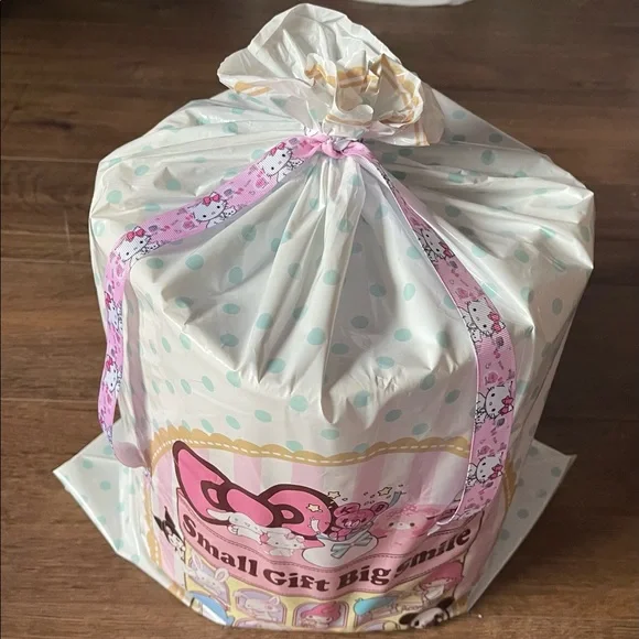 One Left! FREE SHIPPING (NWT) ULTIMATE HELLO KITTY GIFT BASKET!! - Picture 2 of 13